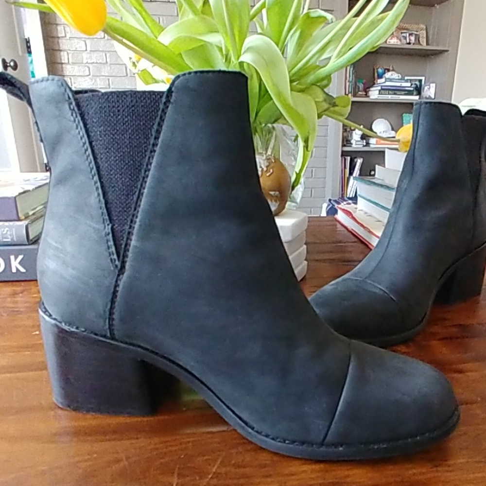 Toms Classic Suede Ankle Boots- Black Size7.5